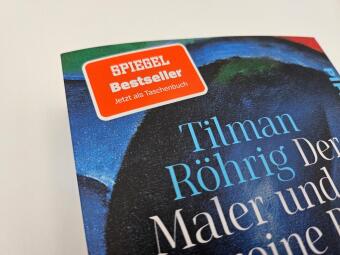 Der Maler und das reine Blau des Himmels