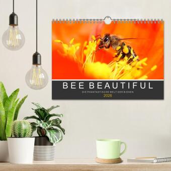 Bee Beautiful - Die phantastische Welt der Bienen (Wandkalender 2026 DIN A4 quer), CALVENDO Monatskalender