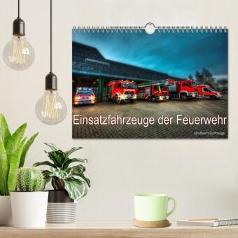 Einsatzfahrzeuge der Feuerwehr (Wandkalender 2026 DIN A4 quer), CALVENDO Monatskalender