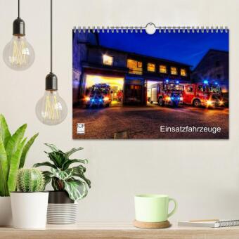Einsatzfahrzeuge (Wandkalender 2026 DIN A4 quer), CALVENDO Monatskalender