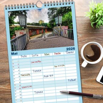 Familienplaner 2026 - Berlin mit 5 Spalten (Wandkalender, 21 x 45 cm) CALVENDO
