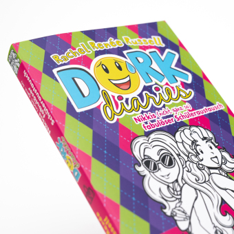 DORK Diaries, Band 11: Nikkis (nicht ganz so) fabulöser Schüleraustausch