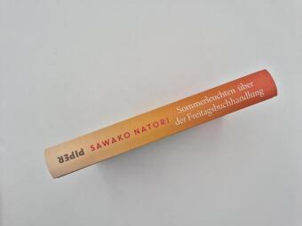 Sommerleuchten über der Freitagsbuchhandlung
