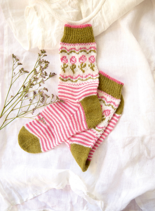 Romantische Socken stricken