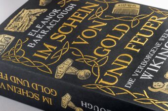 Im Schein von Gold und Feuer