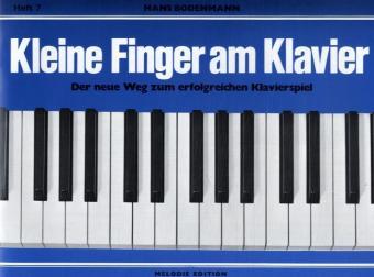 Kleine Finger am Klavier 