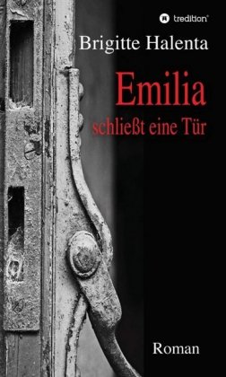 Emilia schließt eine Tür 